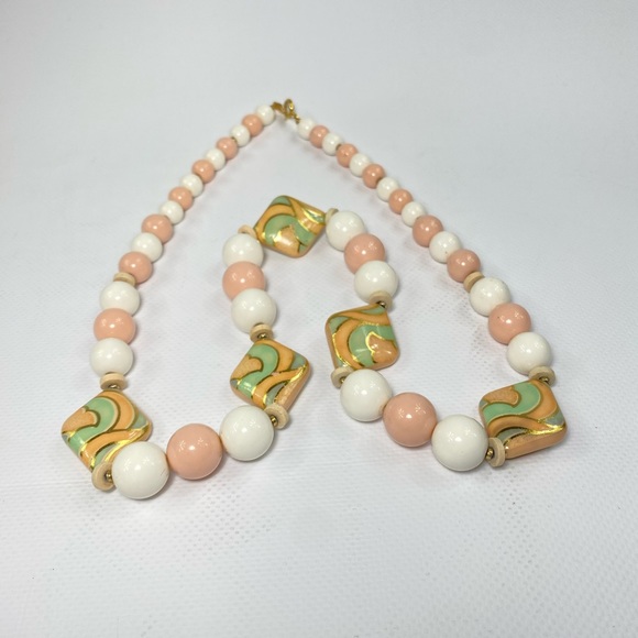 Vintage Signed Japan White, Peach and Green Beaded Necklace - Picture 2 of 8